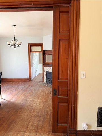 912 S 14th Street, St Joseph, MO 64503