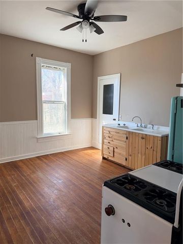 912 S 14th Street, St Joseph, MO 64503