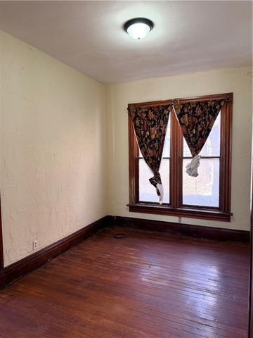 912 S 14th Street, St Joseph, MO 64503