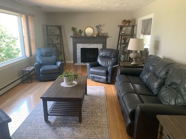 47 Farmington Road, Nashua, NH 03060