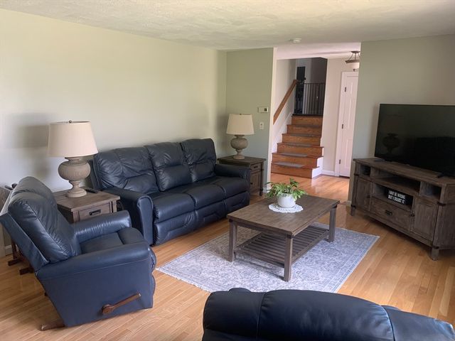 47 Farmington Road, Nashua, NH 03060