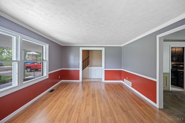 800 Cedarhill Drive, Springdale, OH 45240