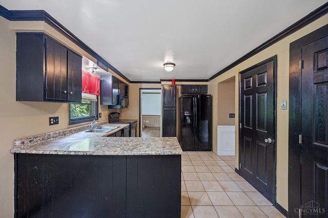 800 Cedarhill Drive, Springdale, OH 45240