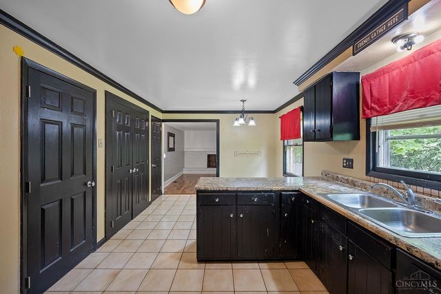 800 Cedarhill Drive, Springdale, OH 45240