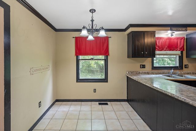 800 Cedarhill Drive, Springdale, OH 45240