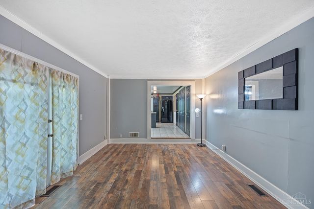 800 Cedarhill Drive, Springdale, OH 45240