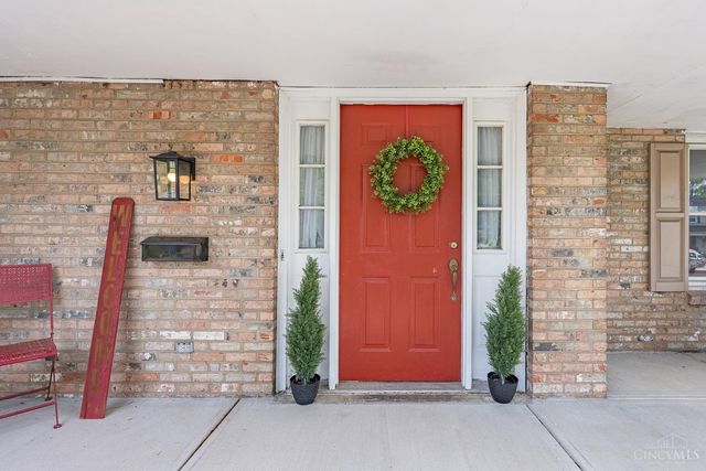 800 Cedarhill Drive, Springdale, OH 45240