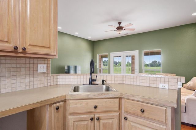 130 Cotton Rows LN, Taylor, TX 76574