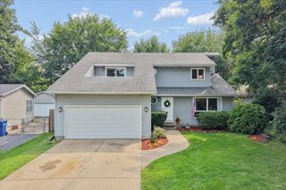33202 N Woodland Terrace, Grayslake, IL 60030