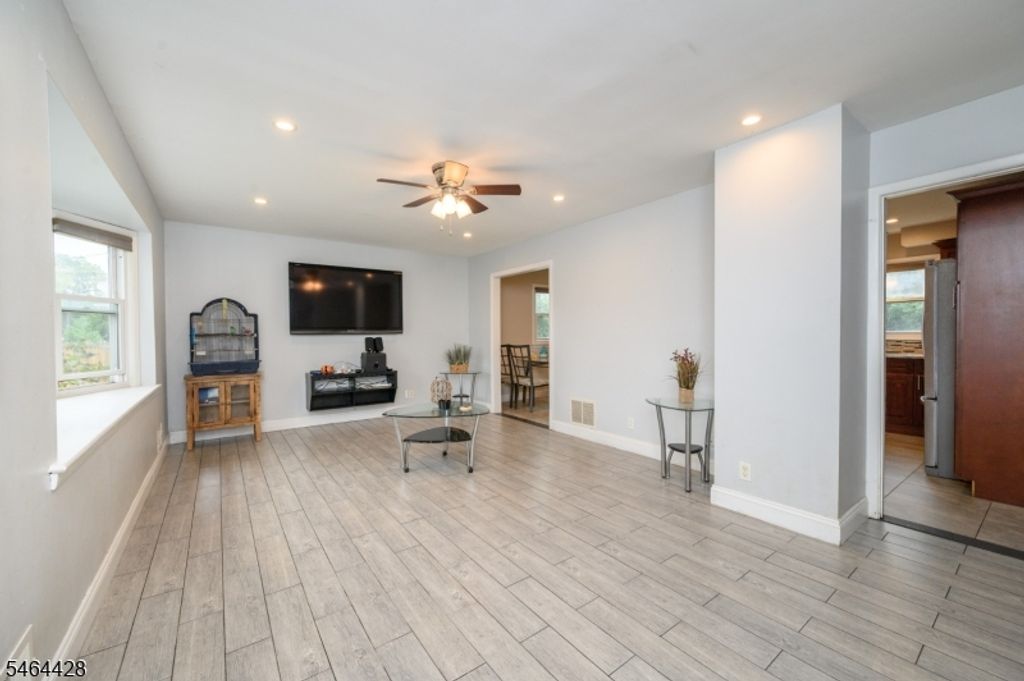 311 Oak Pkwy, Dunellen Boro, NJ 08812 — photo 3