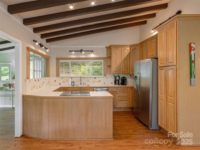61 W Lake View Road, Hendersonville, NC 28739