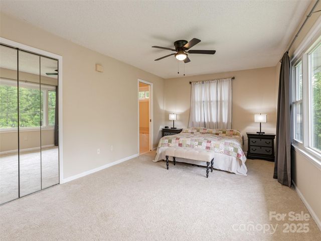 61 W Lake View Road, Hendersonville, NC 28739
