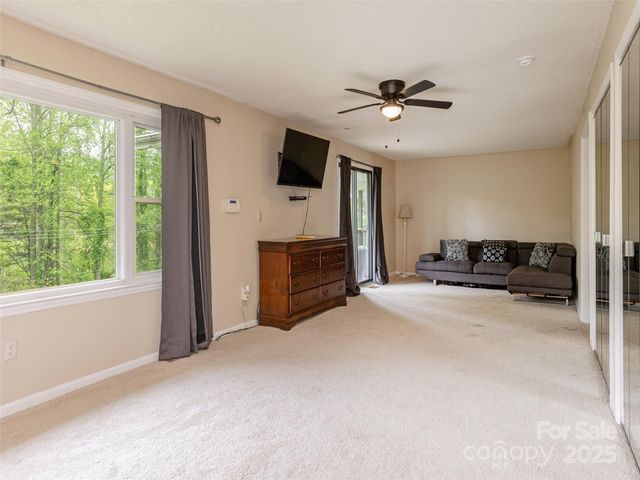61 W Lake View Road, Hendersonville, NC 28739