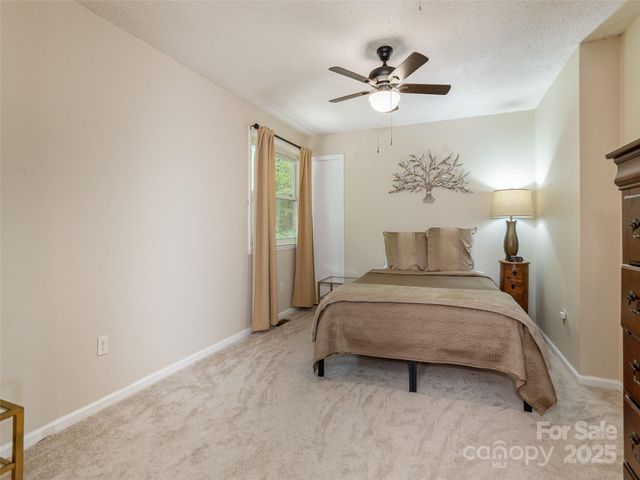 61 W Lake View Road, Hendersonville, NC 28739