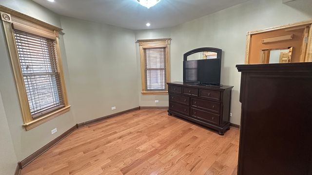 5716 N Campbell Avenue 2, Chicago, IL 60659