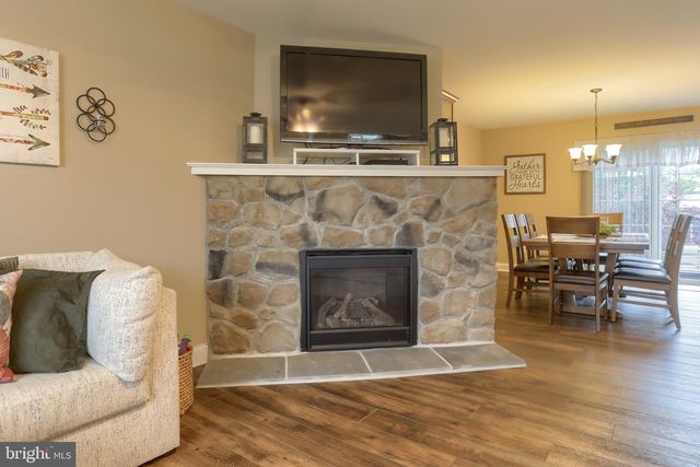 2 FREYS RD, Elizabethtown, PA 17022