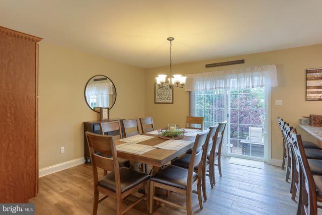 2 FREYS RD, Elizabethtown, PA 17022