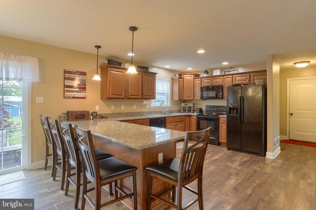 2 FREYS RD, Elizabethtown, PA 17022