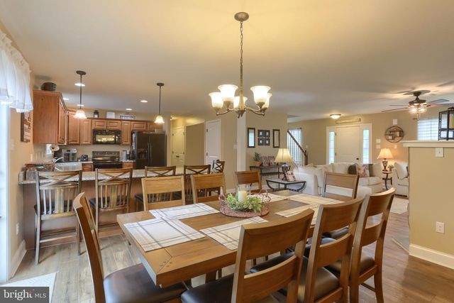 2 FREYS RD, Elizabethtown, PA 17022