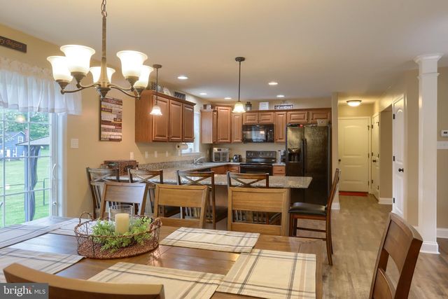 2 FREYS RD, Elizabethtown, PA 17022