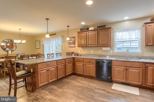 2 FREYS RD, Elizabethtown, PA 17022