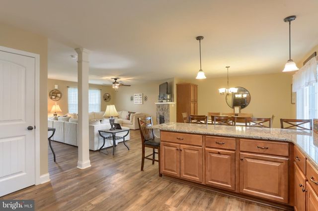 2 FREYS RD, Elizabethtown, PA 17022