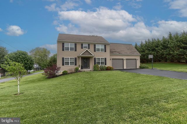 2 FREYS RD, Elizabethtown, PA 17022