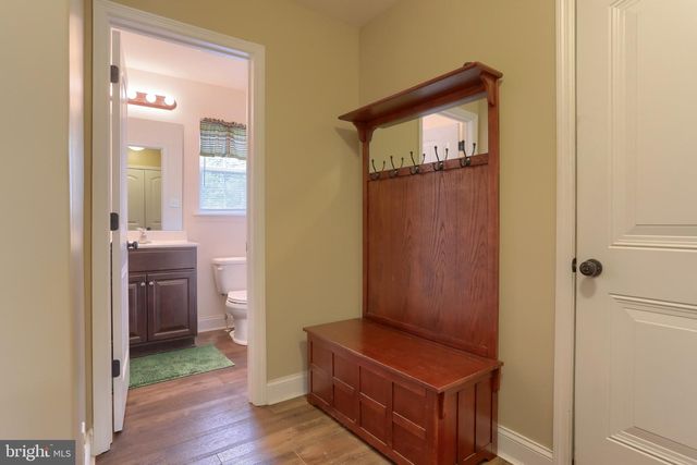 2 FREYS RD, Elizabethtown, PA 17022
