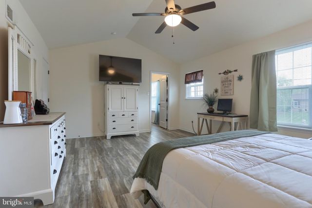 2 FREYS RD, Elizabethtown, PA 17022