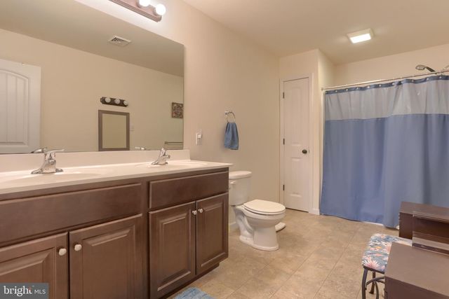 2 FREYS RD, Elizabethtown, PA 17022