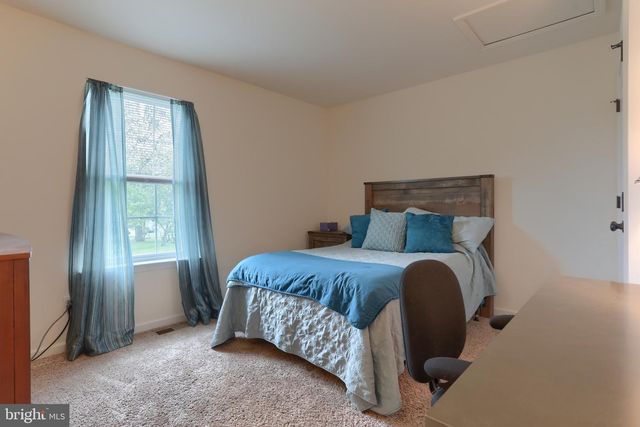 2 FREYS RD, Elizabethtown, PA 17022