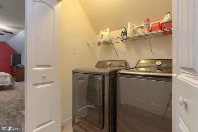 2 FREYS RD, Elizabethtown, PA 17022