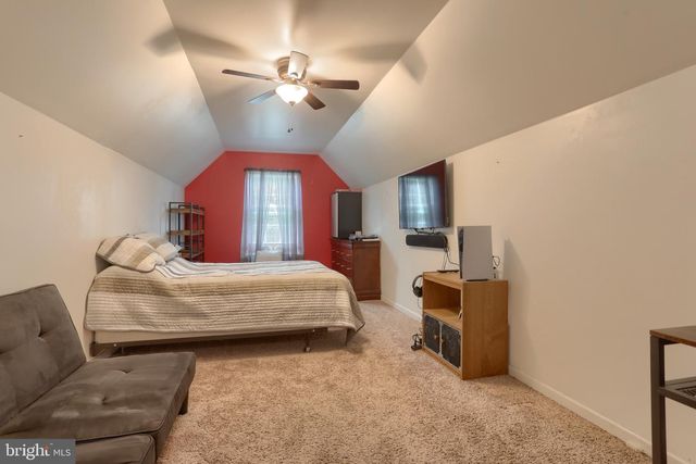 2 FREYS RD, Elizabethtown, PA 17022