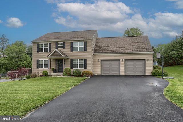 2 FREYS RD, Elizabethtown, PA 17022