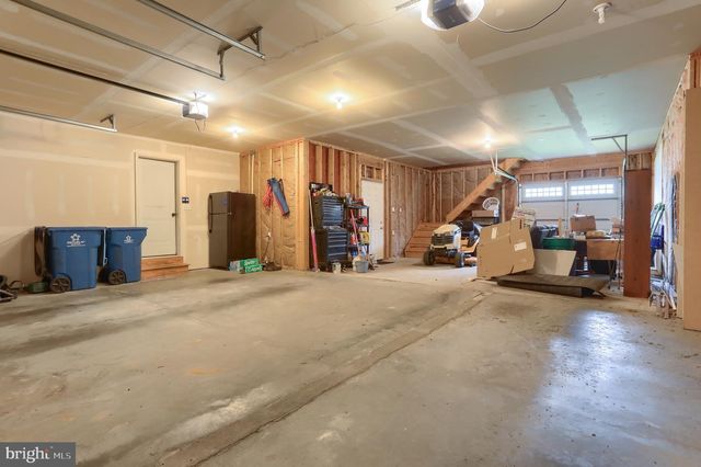 2 FREYS RD, Elizabethtown, PA 17022