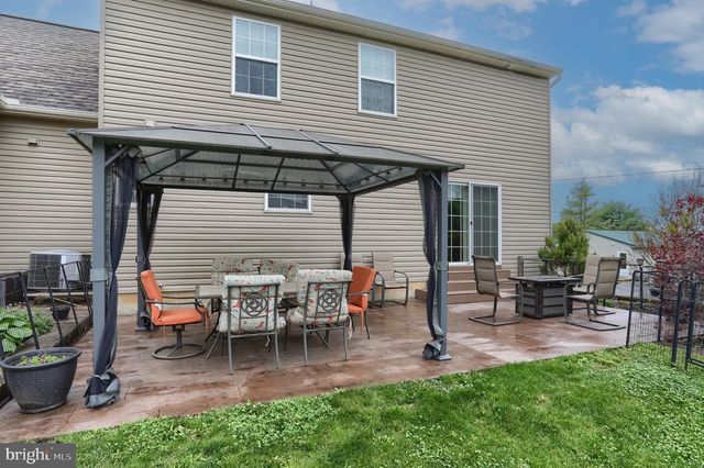 2 FREYS RD, Elizabethtown, PA 17022