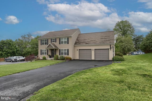 2 FREYS RD, Elizabethtown, PA 17022