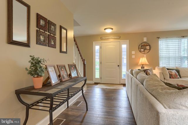 2 FREYS RD, Elizabethtown, PA 17022