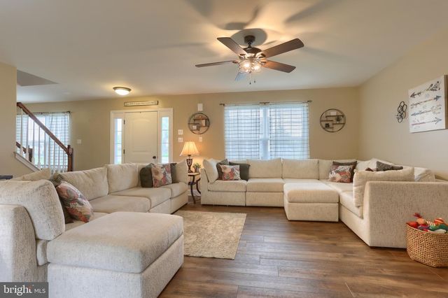2 FREYS RD, Elizabethtown, PA 17022