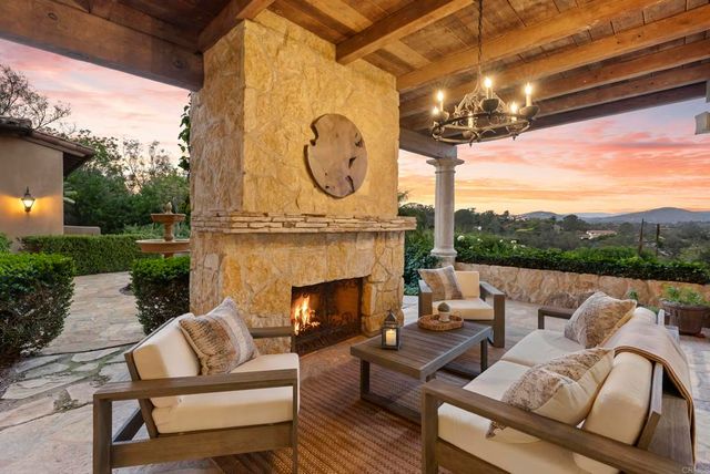 5423 Calzada Del Bosque, Rancho Santa Fe, CA 92067