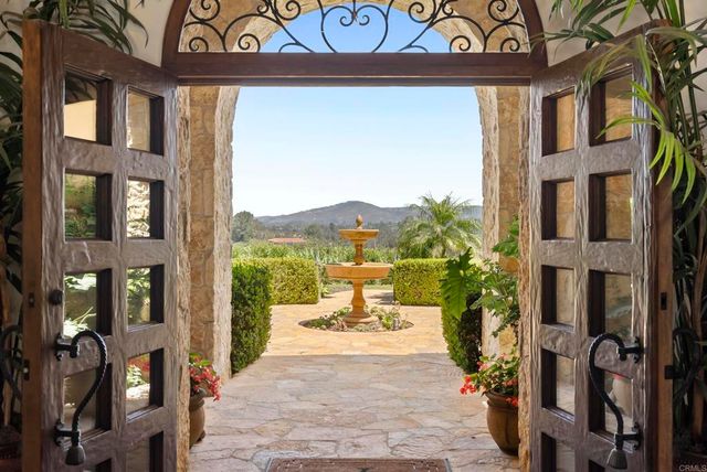 5423 Calzada Del Bosque, Rancho Santa Fe, CA 92067