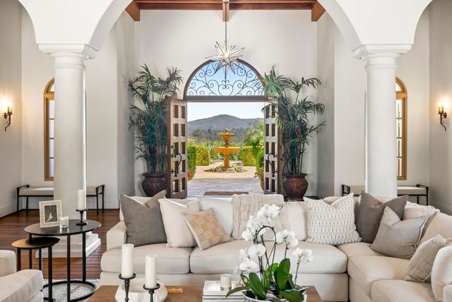 5423 Calzada Del Bosque, Rancho Santa Fe, CA 92067