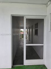 1400 NW 43rd Ter 202, Lauderhill, FL 33313