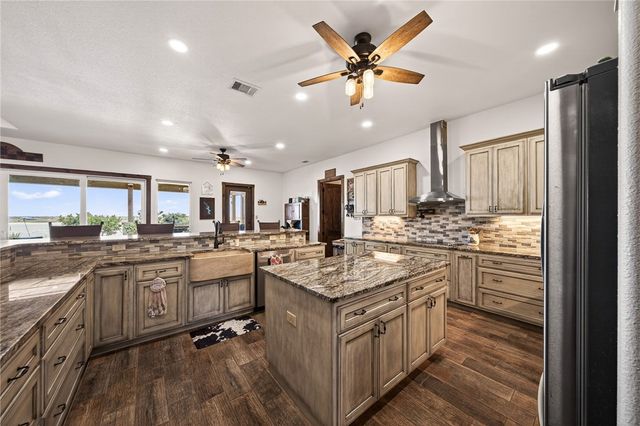 561 Carmel Dr, Sandia, TX 78383