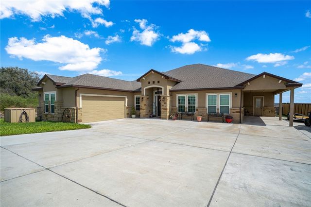 561 Carmel Dr, Sandia, TX 78383