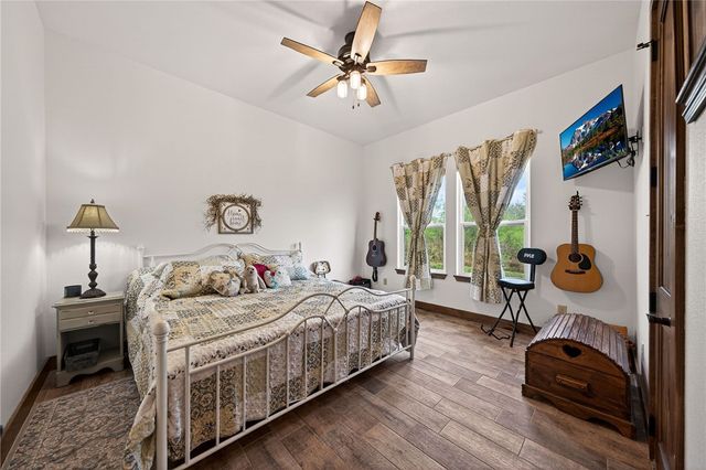 561 Carmel Dr, Sandia, TX 78383