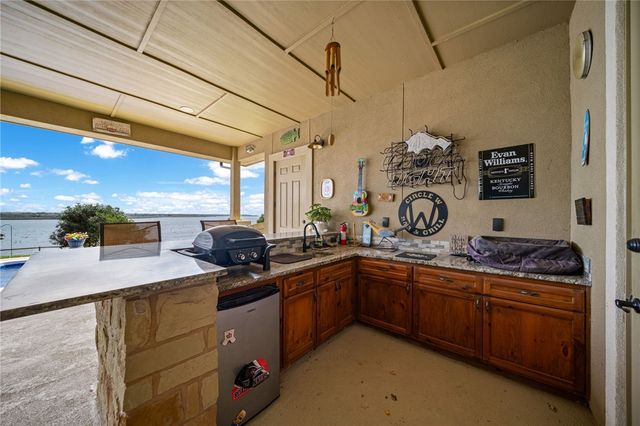 561 Carmel Dr, Sandia, TX 78383