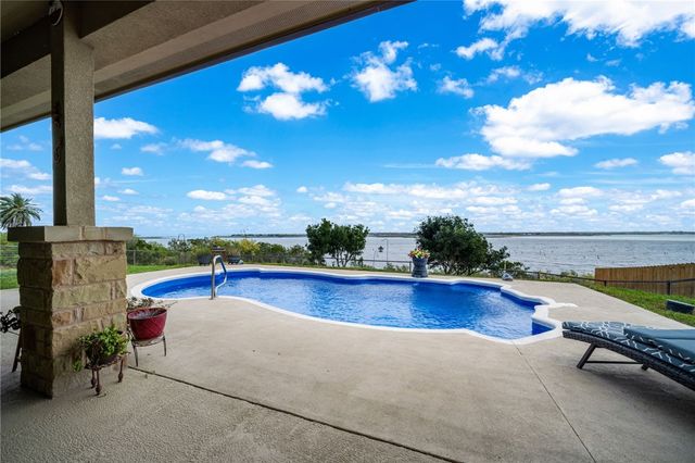 561 Carmel Dr, Sandia, TX 78383