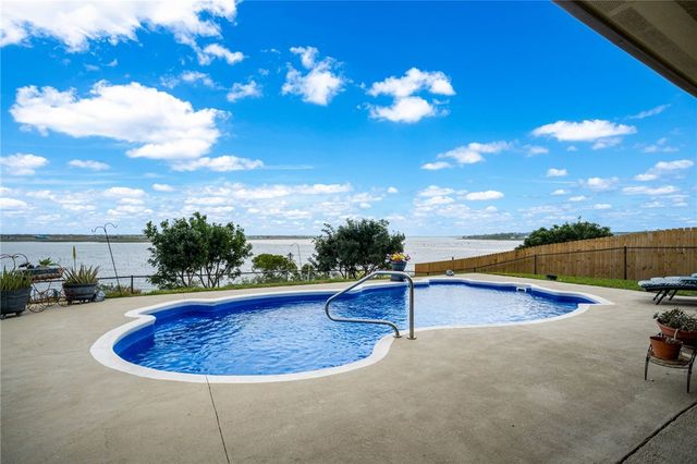 561 Carmel Dr, Sandia, TX 78383