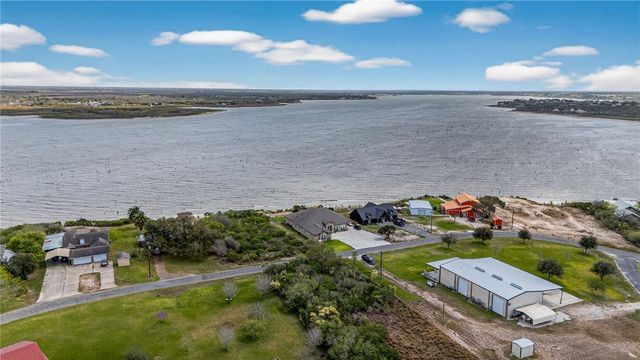 561 Carmel Dr, Sandia, TX 78383